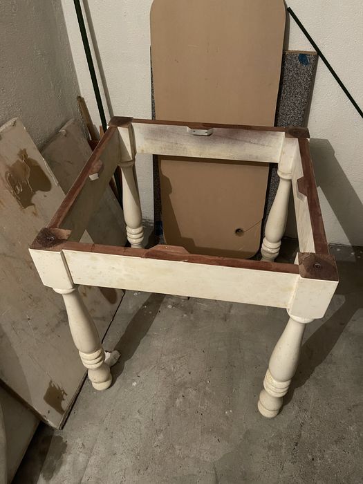 Mesa de mármore com 4 cadeiras
