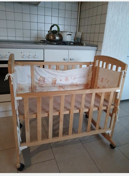 Łóżeczko z funkcją kołyski