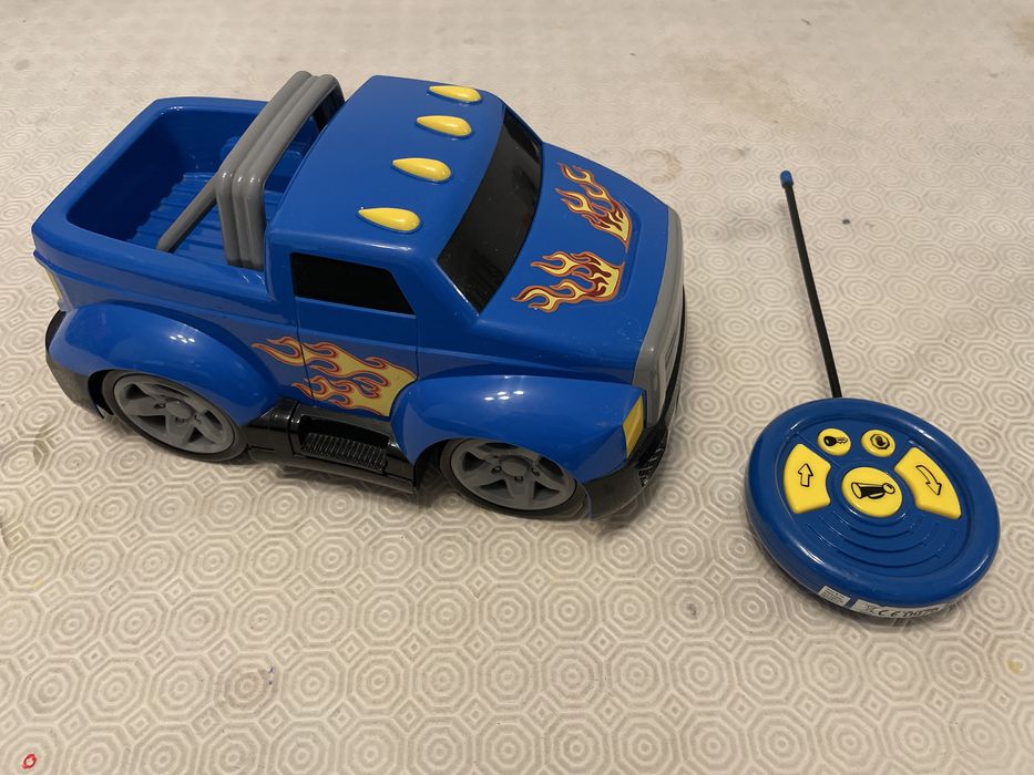 Carro telecomandado da Toys R Us