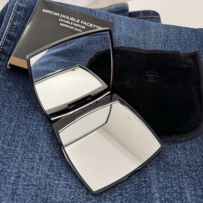 Дзеркало для макіяжу Chanel