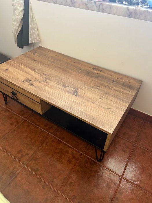 Mesa de centro em madeira e preto – excelente estado