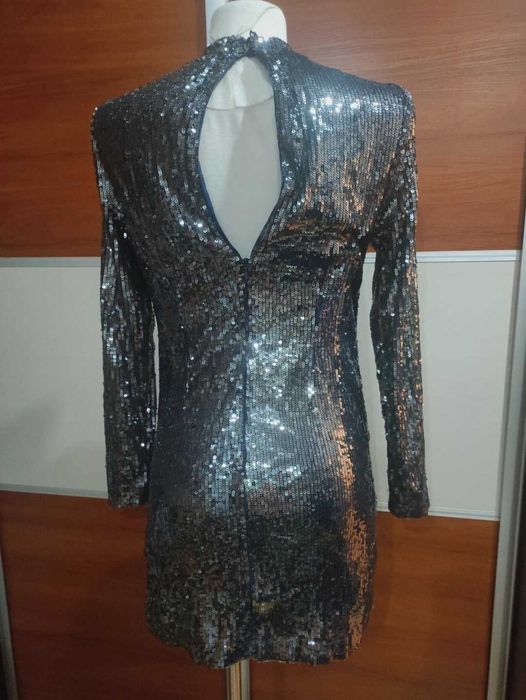 Cekinowa sukienka błyszcząca sylwester karnawał mini stójka 36 S