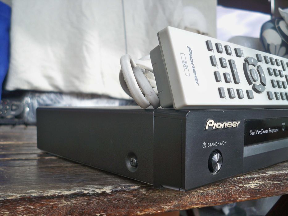 odtwarzacz DVD Pioneer DV-410, pilot, z USB i HDMI