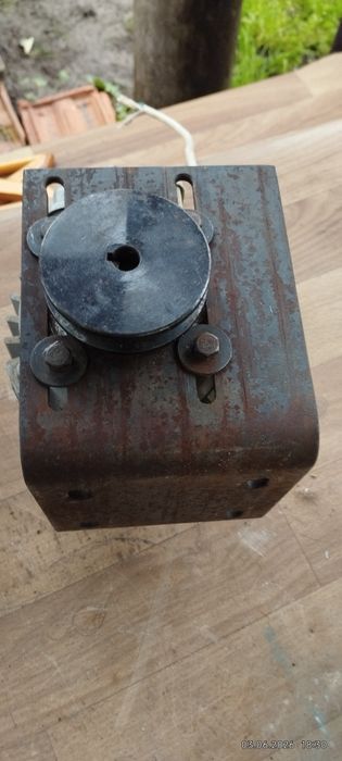 Продам два  електродвигуни робочі