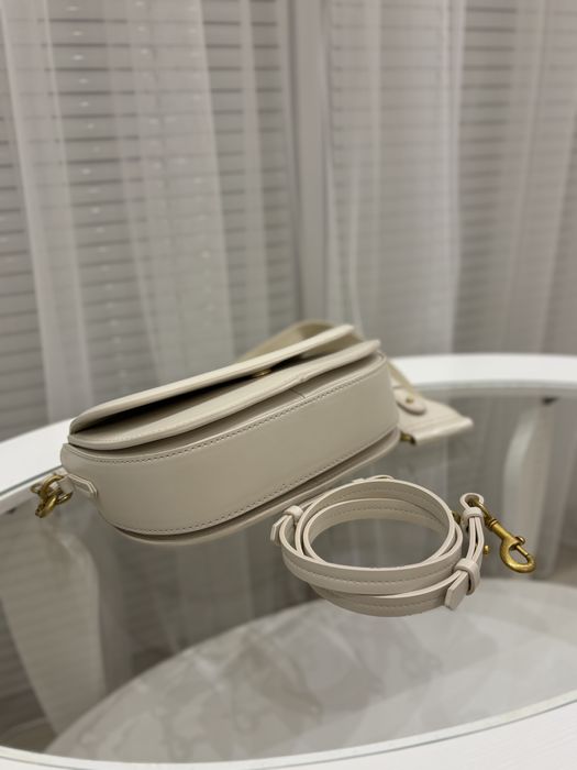 Бежева сумочка ZARA