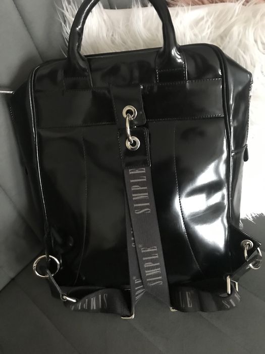 Plecak ze skóry  lakierowanej Simple.