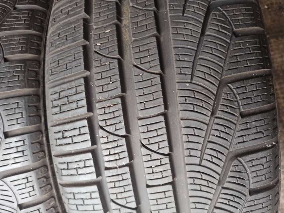 Зимняя резина 245/40 R18 Pirelli Sottozero