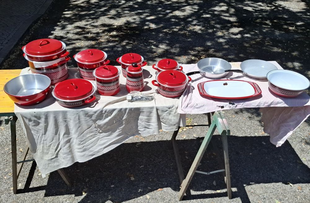 Vintage kitchen set, never used430225175767296005