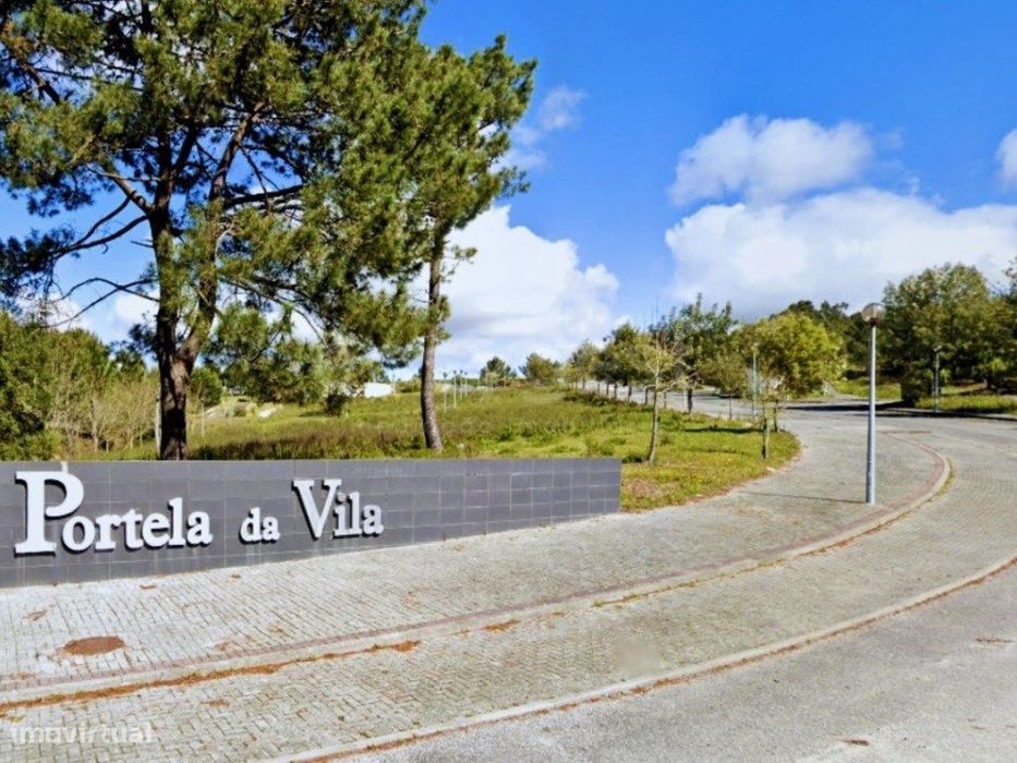 Lote 425 m2 para construção de moradia com 3 pisos, garagem e piscina