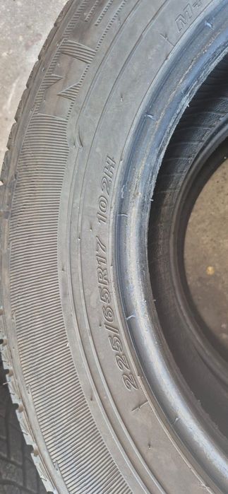 Всесезонна гума на автомобіль