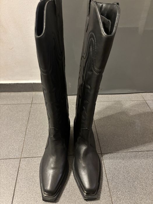 Alpa  en pena czarne kowbojki z finezyjnym haftem