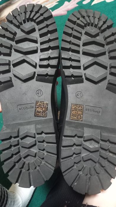 Женские, демисезонные ботинки 41 размера.