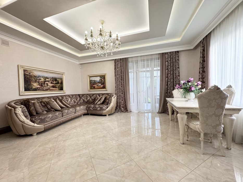 Будинок на Газовику в найпрестижнішому районі. 10 соток. В НАЯВНОСТІ!