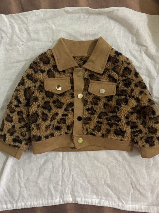 Куртка на дівчинку