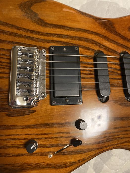 Guitarra eletrica de luthier Antiga vendo/troco