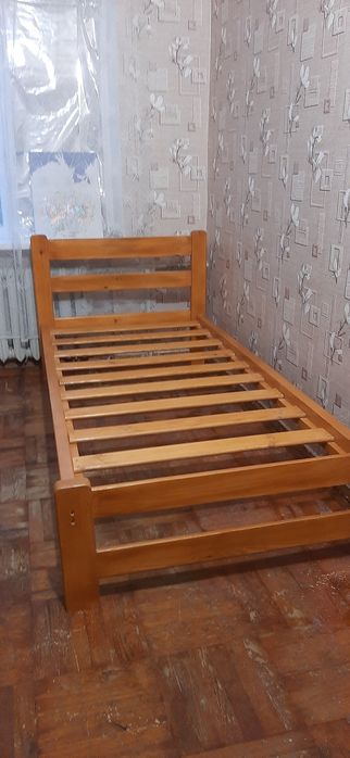 Одномесная деревянная кровать
