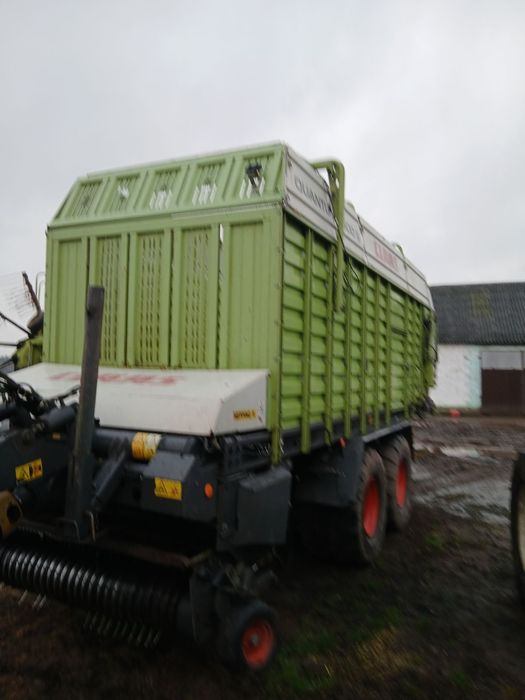 Przyczepa samozbierająca