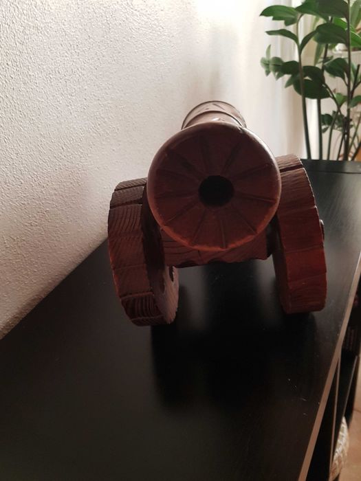 canhão decorativo em madeira