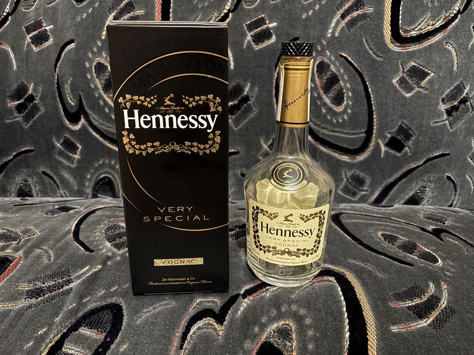 Оригінальна пляшка Hennessy VS з коробкою — декор, творчість, подарунок