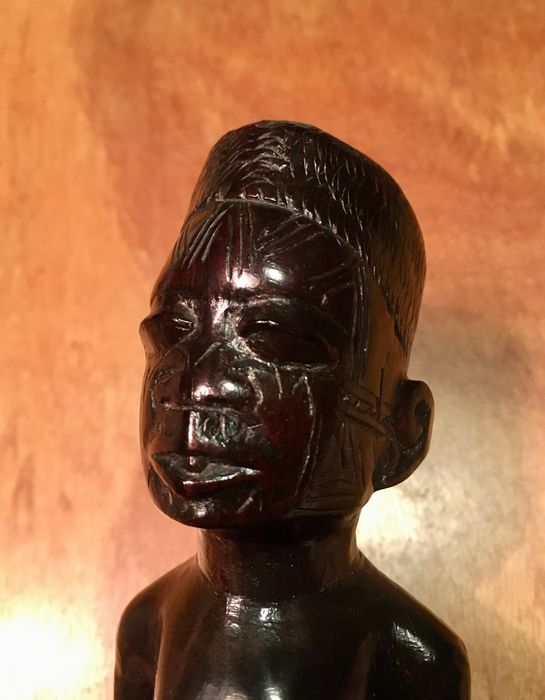 ESCULTURA MACONDE - anos 50 - pau preto - 19,5 cm/s