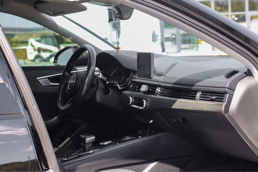 Audi A4 2018 VIN WAUKMAF47JN013150 фото оголошення 13 з 17