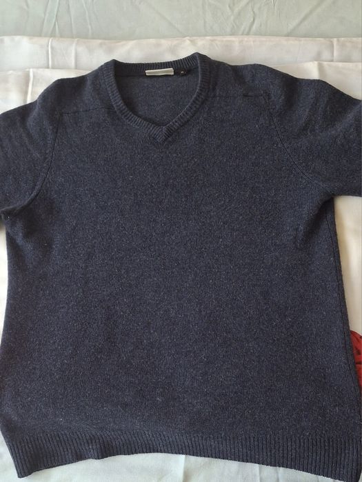 Sweter granatowy w serek damski