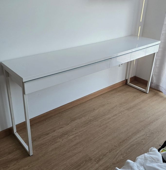 Secretária Ikea Besta Burs