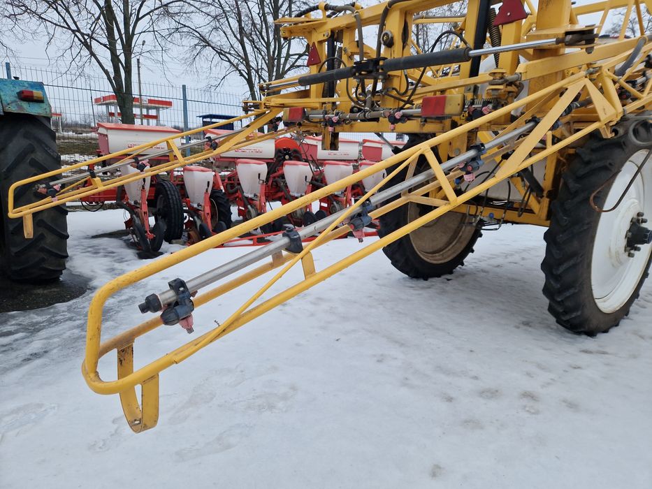 Причіпний  оприскувач "Кронос"