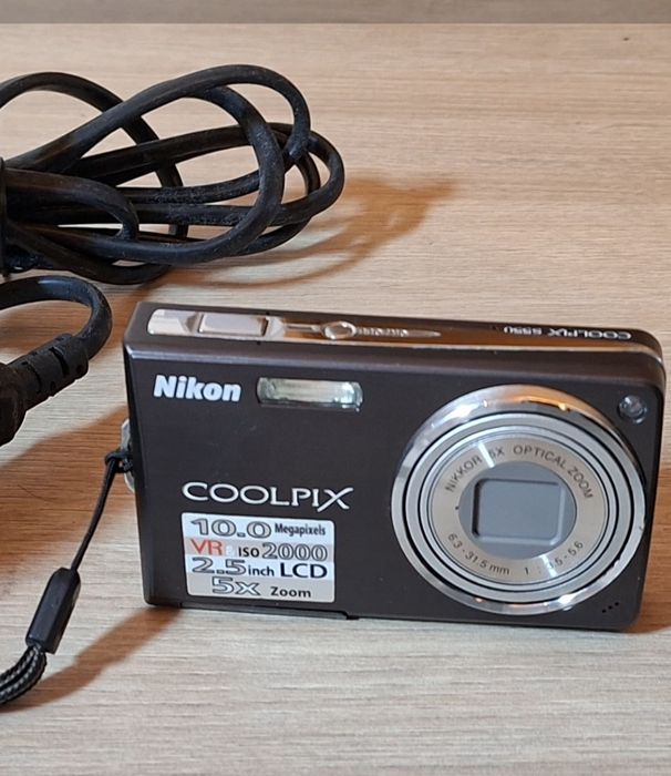 Máquina fotográfica Nikon Coolpix S550
