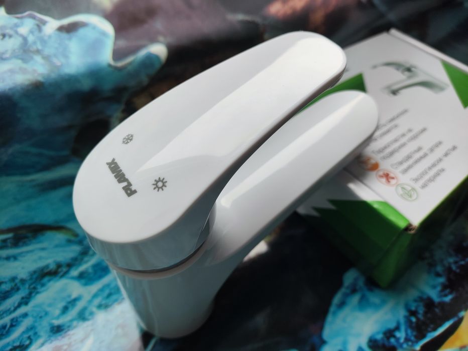 Смеситель для умывальника PLAMIX AFINA 001 white and black