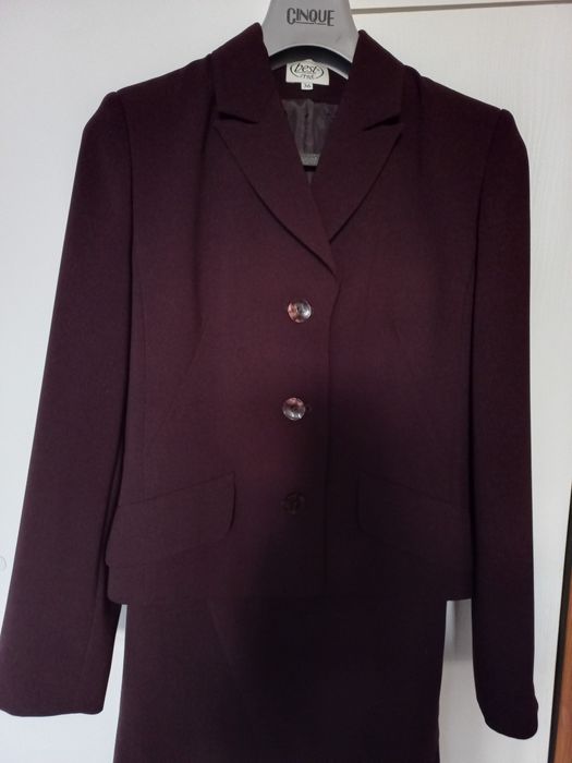 Piękny garnitur damski ze spódnicą midi, kolor ciemna wiśnia, r.Xs-S