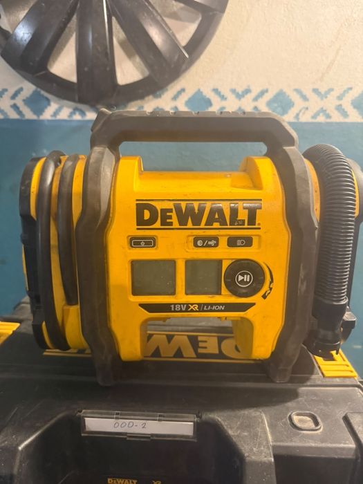Продаю інструмент Dewalt