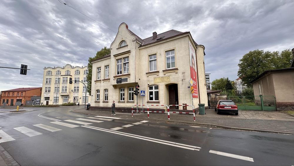 Lokal parter  z parkingiem  45 m2
