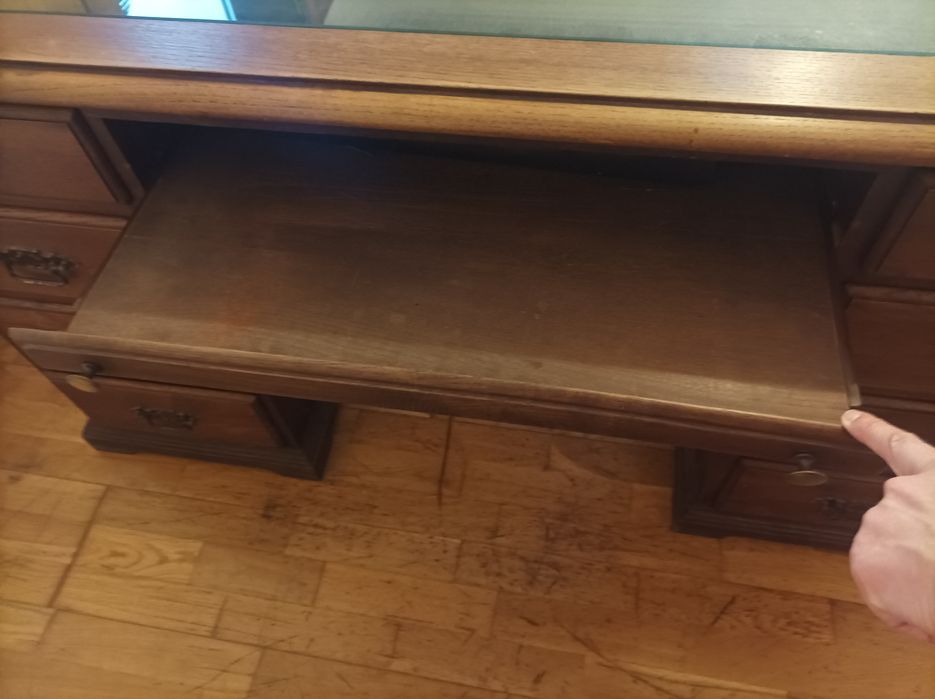 Secretária clássica em madeira de castanho