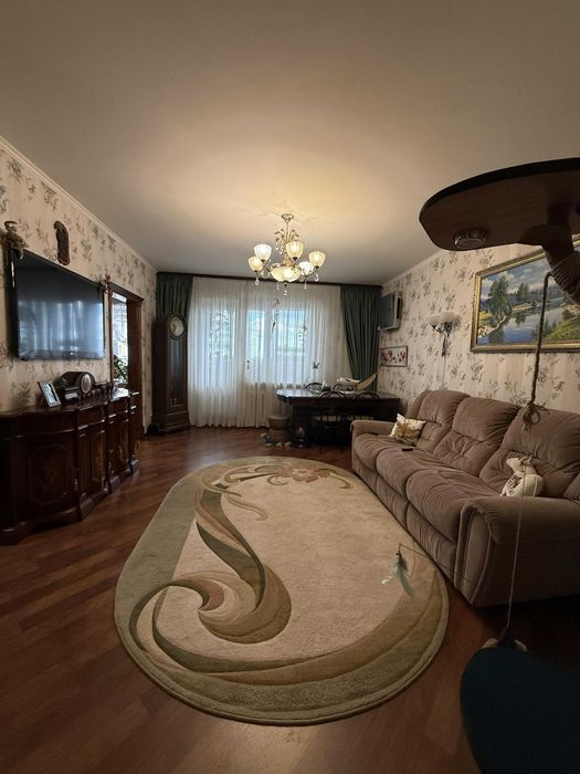 Продаж 4к квартири з євроремонтом та меблями Виноградар Порика 7А