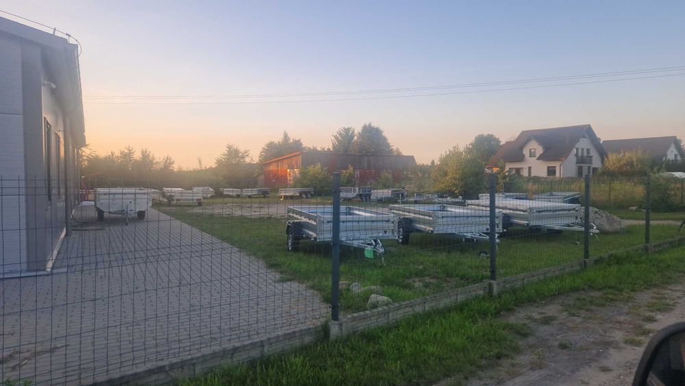 Przyczepa samochodowa jednoosiowa Zasław 235 SU uchylna