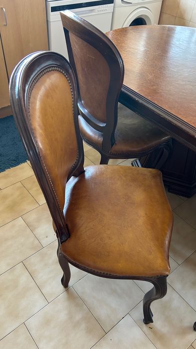 Vendo linda mesa de jantar com 6 cadeiras