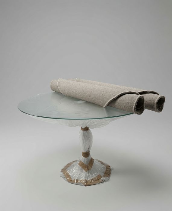 Mesa contemporânea_vidro temperado_usada_OFERTA duas carpetes usadas
