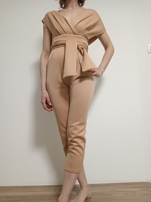 ASOS piankowy kombinezon XS