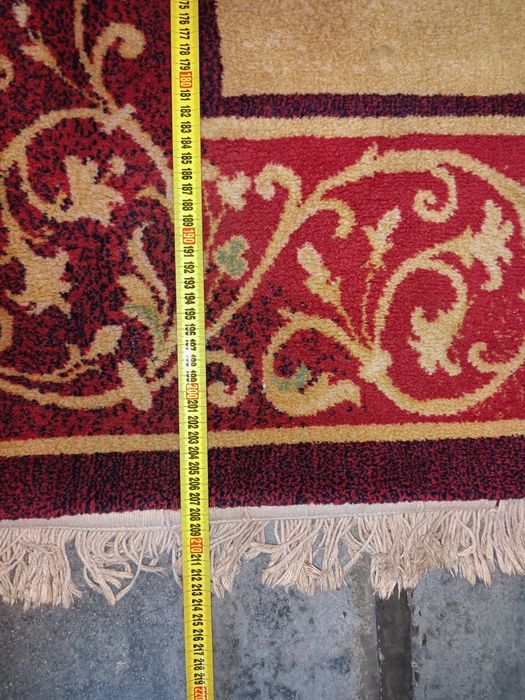 Belíssima carpete em exemplar estado de conservação, medidas: 213/138c