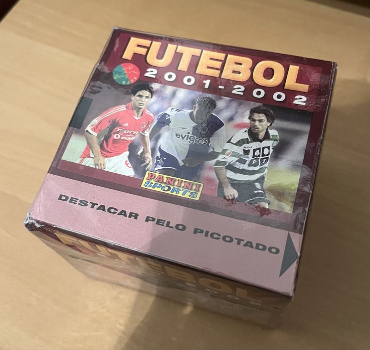 Caixa selada com 50 Carteirinhas/Saquetas Panini Futebol 2001/2002