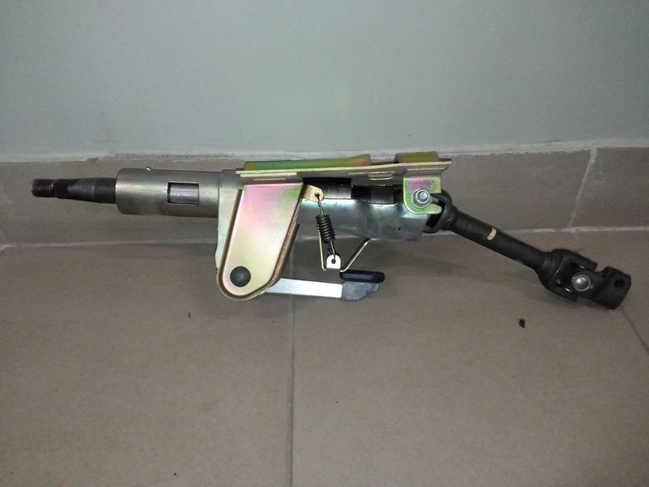 Вал рулевой ВАЗ 2110, 2111, 2112 в сборе с кронштейном и карданчиком