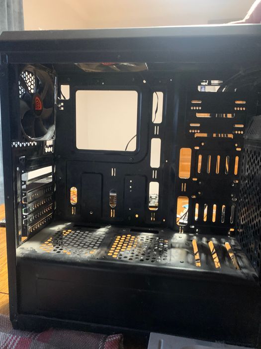 Obudowa Genesis gamingowa