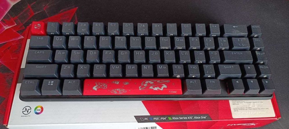 Продам клавіатуру HyperX Alloy Origins 65 на "запчастини"