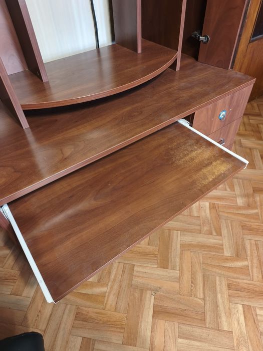 Рабочий компьютерный стол