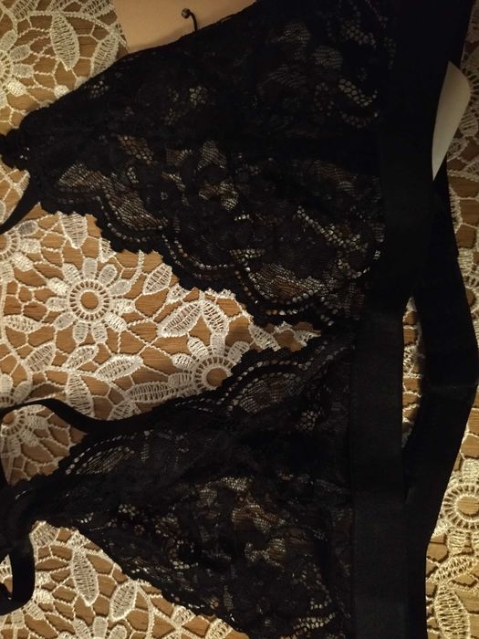 MISSGUIDED-biustonosz koronkowy 32