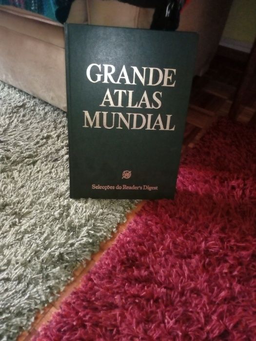 Livro "grande atlas " ilustrado