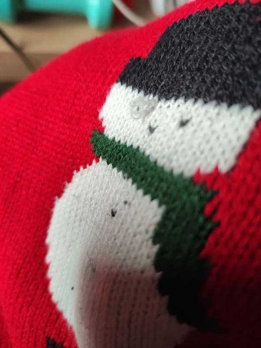 Czerwony sweter świąteczny z bałwankami Next