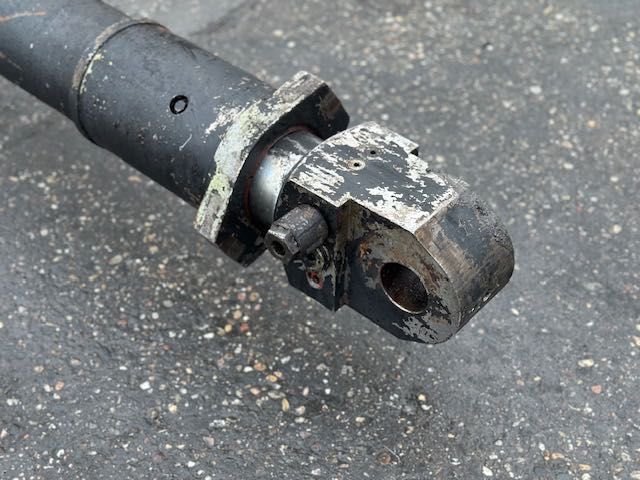 siłownik hydrauliczny do dźwigu liebherr