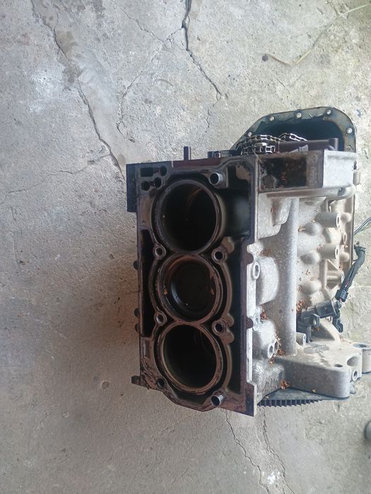 Blok silnika 1.2 v 6